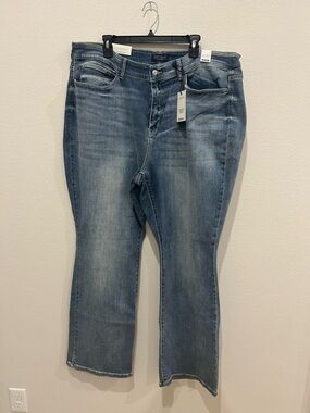 Judy Blue Women's Light Blue boot cut Jeans, NWT, size 24W